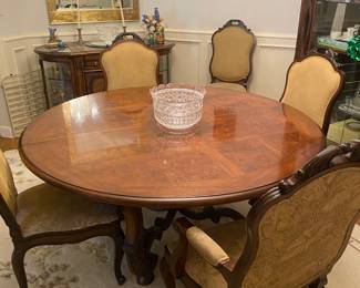 Louis Shank, Henredon table with leaf and seven chairs