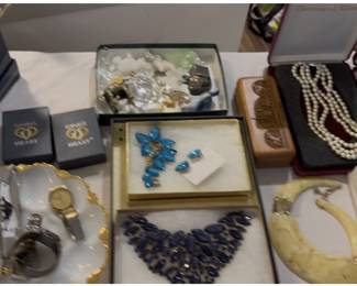 Assorted costume jewelry