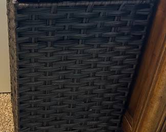 Wicker storage hamper with liner