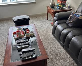 Display top drawer wooden, locking coffee table with lower drawers