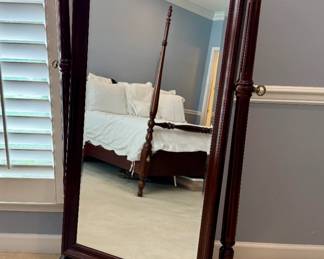 Standing mirror