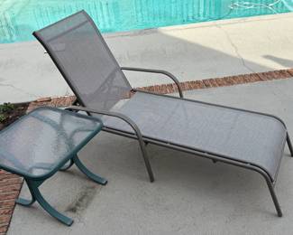 Metal lounger and table
