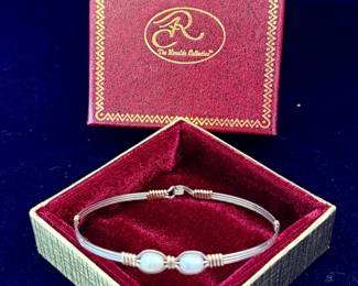 The Roxaldo Collection freshwater pearl bracelet
