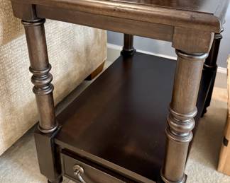 Wood end table with glass insert