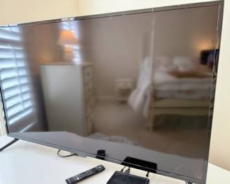 Insignia 42" TV