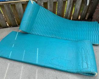 Frontgate pool loungers