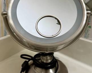 Lighted vanity mirror