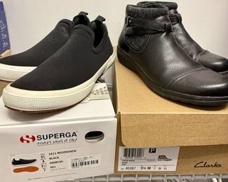 Like new women's casual shoes