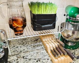 Knives, "ice tea" and "grass"