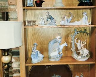 Lladro figurines, pewter lion, Porcelain Knight on Horse and large Moreno Glass vase