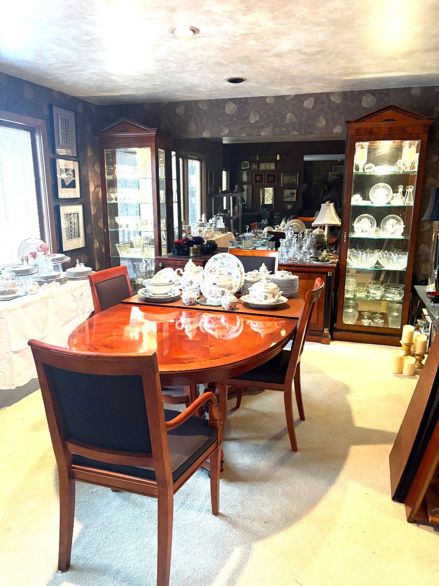 Century Furniture stunning starburst top dining table with 2 leaves and 4 chairs and pads