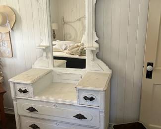 Vanity Dresser