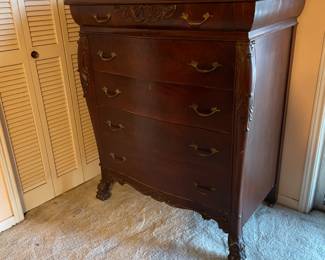 chest of drawers
