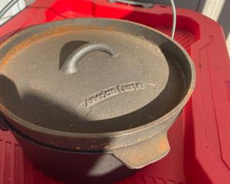 Vintage American Camper 11 Quart Cast Iron Dutch Oven