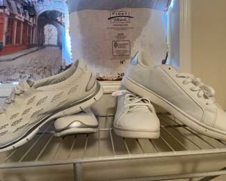Ladies sneakers size 9