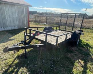 Single axle trailer with drop down ramp