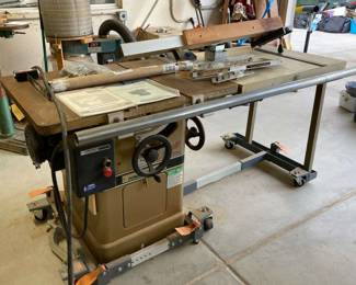 DO907VPowermatic 10 inch tilting arbor Saw