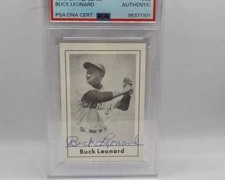 1978 BUCK LEONARD SIGNED ROOKIE CARD!. RARE