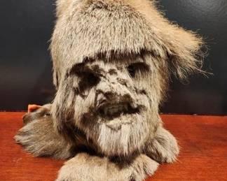 SASQUATCH TAXIDERMIED HEAD! COOL PIECE MADE WITH REAL FUR