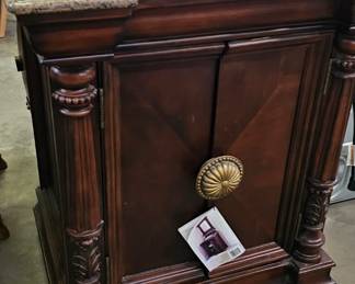 BATHROOM SINK / VANITY