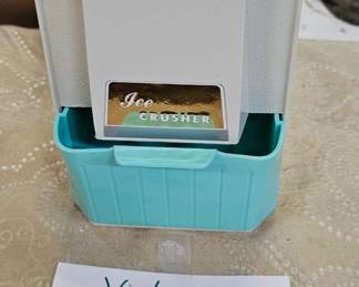 VINTAGE ICE CRUSHER