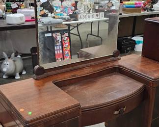 VANITY DRESSER WITH MIRROR