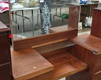 VANITY DRESSER WITH MIRROR