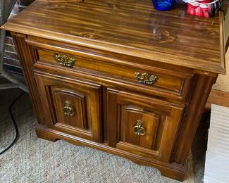 Small Broyhill Server