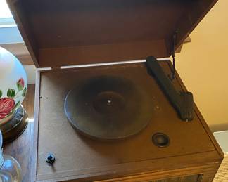 Old Record Player/Radio Tabletop Combo
