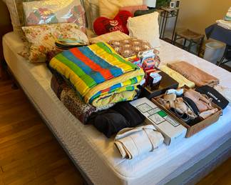 Full Size Bed/ Blankets and Bedding