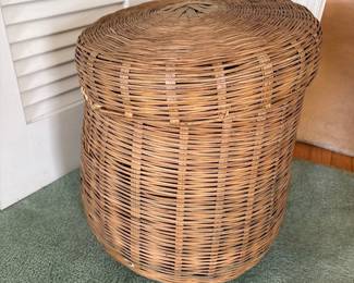 wicker hamper basket with lid