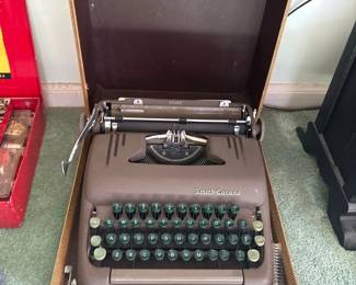 Smith Corona Silent Typewriter with case