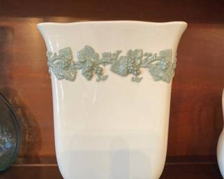 wedgwood celadon ivy green on cream queensware 8" vase 