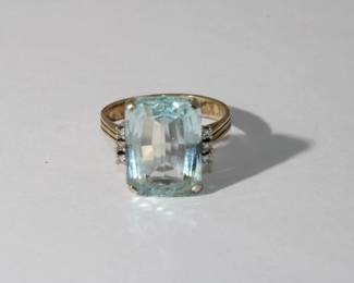 14kt yellow gold Aqua Marine & Diamond Ring with amazing prong set cut cornered emerald cut aqua approx 10ct with 3 diamond on each side, beautiful, 7.3 grams total weight, size 8
