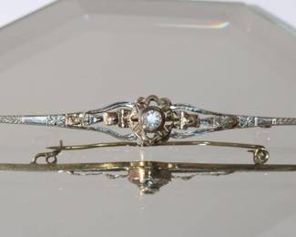 8kt yellow gold Very old Antique Pin with clear stone marked 333 that are the marking for 8kt gold, comes in original box, 2.2 grams total weight, approx 2.5" in length, a great addition for any antique jewelry collection