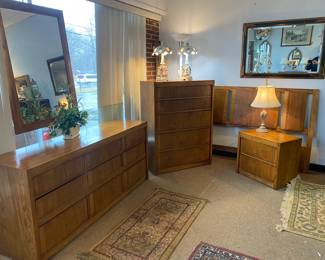 Thomasville bedroom set 