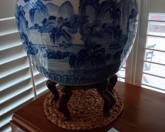 Large oriental planter