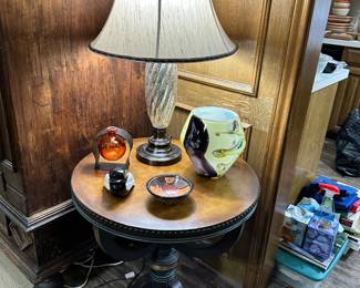 Round Table, Lamp, Decor