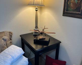 End Table, Lamp, Decor