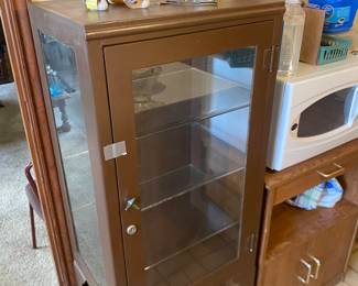 Very nice Metal medicine cabinet make nice display cabinet.