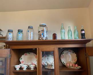 Miscellaneous vintage glassware