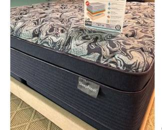 SLEEP FRESH ROSE GOLD BOX TOP KING OR QUEEN MATTRESS 