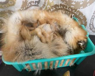 2 FOX STOLES