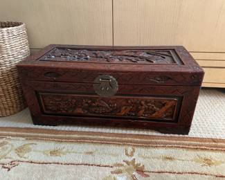 Small size stacking trunk (feet are inside trunk)