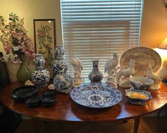 Drop-leaf dining table 