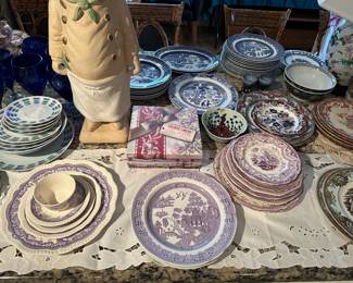 Mikasa Elite CaliBou, Spode Lilac, Lilac Toile plates