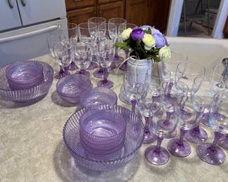 Vintage Glycine Amethyst Berry Bowl (2 sets)
4 Sets of Wine Glasses 