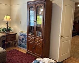 BEAUTIFUL BOOKSHELF/CURIO CABINET