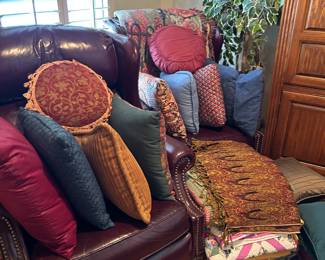 2 MATCHING LEATHER WONG BACK CHAIRS