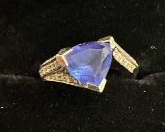 Diamond & Tanzanite 18 K Yellow Gold Ring